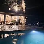 Domaine Colonna Santini ,chambre D Hotes Piscine, Bed & Breakfast