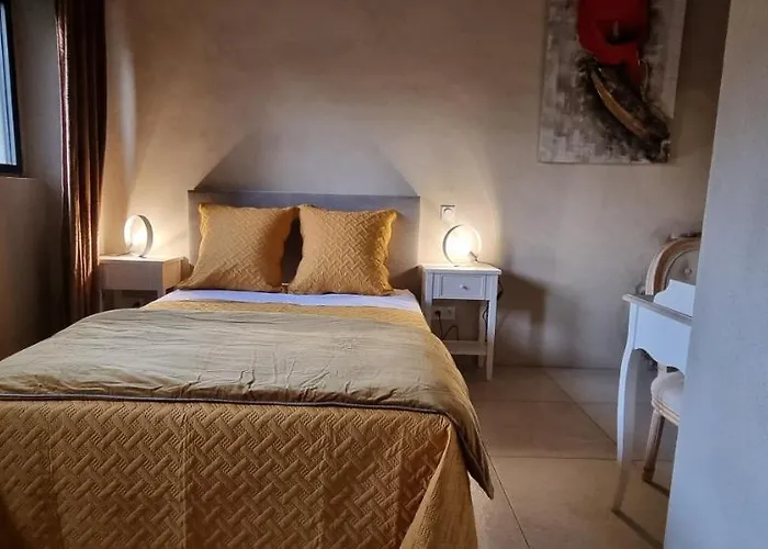 Domaine Colonna Santini ,chambre D Hotes Piscine, Bed & Breakfast Porri